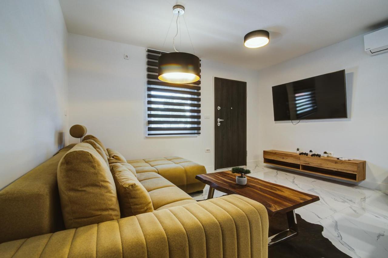 Apartman Izzy セニ エクステリア 写真