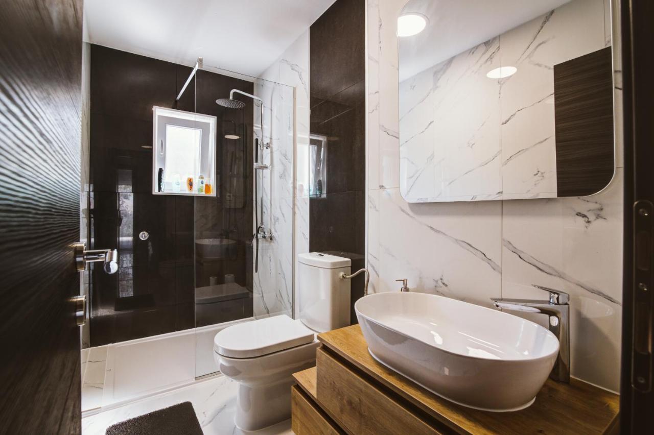 Apartman Izzy セニ エクステリア 写真